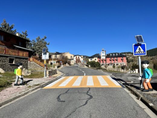 Figurines de signalisation aux passages piétons des écoles